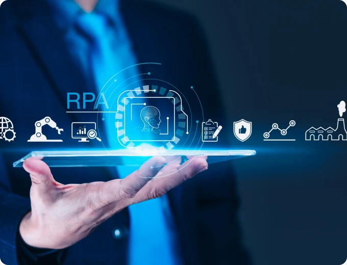 タブレットを手にRPAや業務自動化のアイコンイメージを表示するビジネスパーソン
