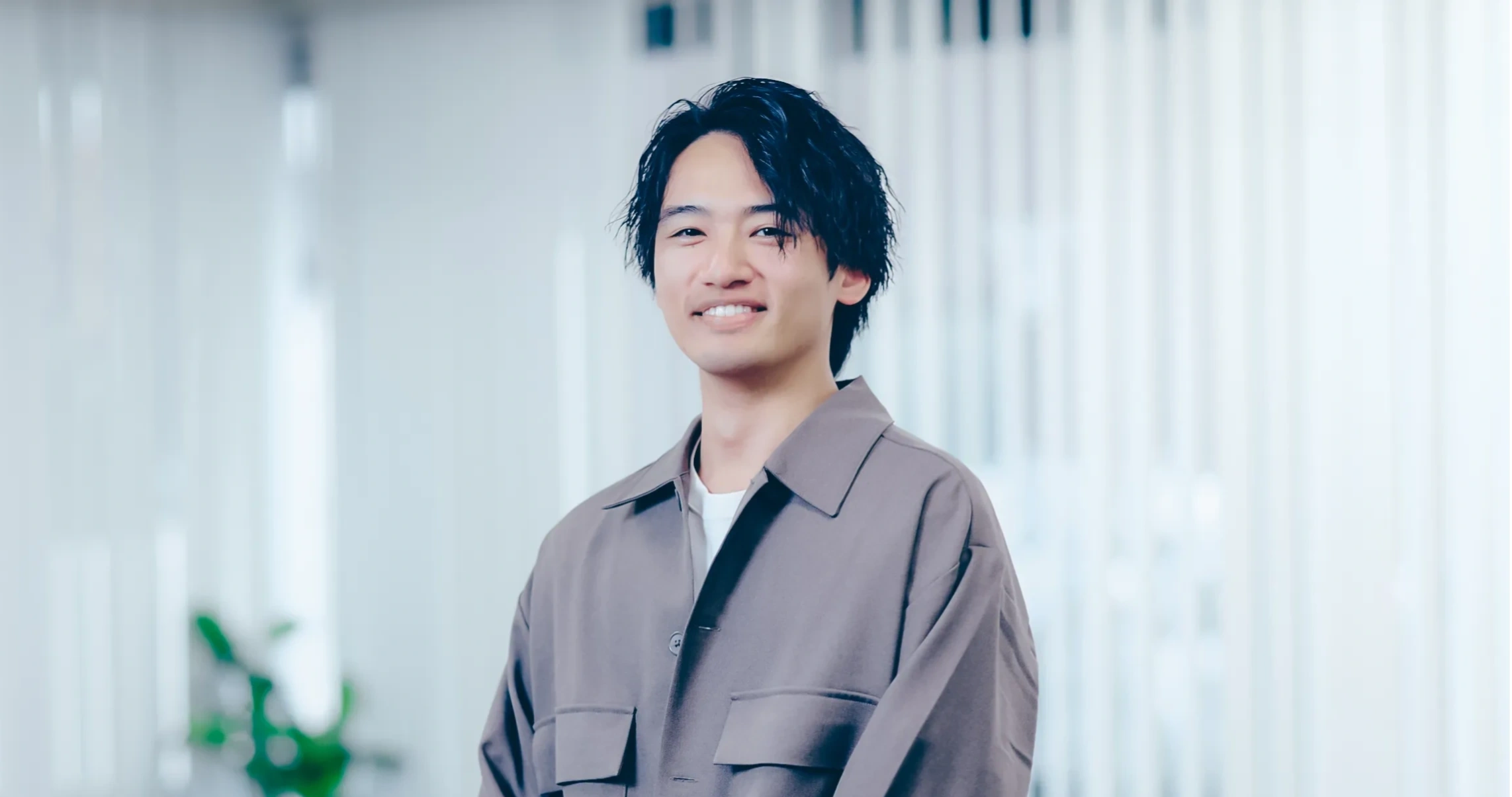 男性が笑顔の写真