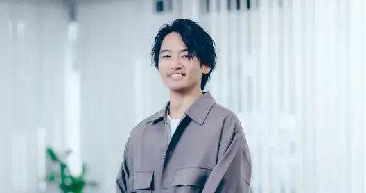 男性が笑顔の写真