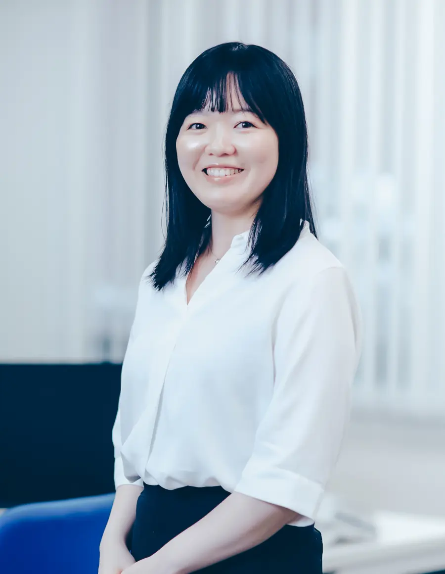 女性社員4